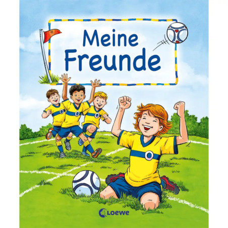 Vier Kinder in gelben Trikots spielen fröhlich auf Rasen unter dem Titel Meine Freunde.