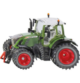 Grüner Spielzeugtraktor mit roten Rädern, schwarzen Reifen und durchsichtigem Führerhaus, seitlich vor weißem Hintergrund.