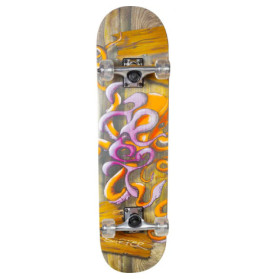 Skateboard mit orange-lila Oktopus-Motiv auf Holzplanken-Hintergrund.