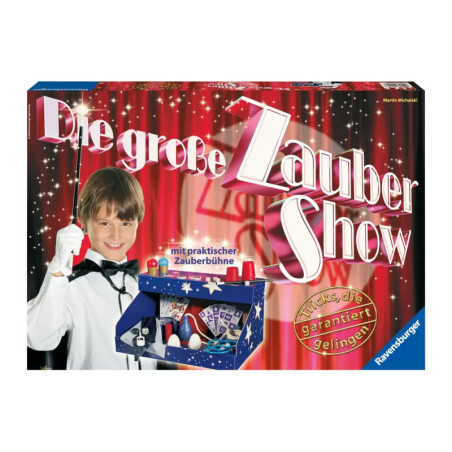 Box der Die große Zaubershow mit Junge als Magier, Zaubertricks und Requisiten vor rotem Bühnenhintergrund. Box der Die große Zaubershow mit Junge als Magier, Zaubertricks und Requisiten vor rotem Bühnenhintergrund.