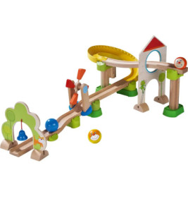 Holz-Murmelbahn mit Rampen, Glocke, drehenden Scheiben und bunten, tierischen Motiven.