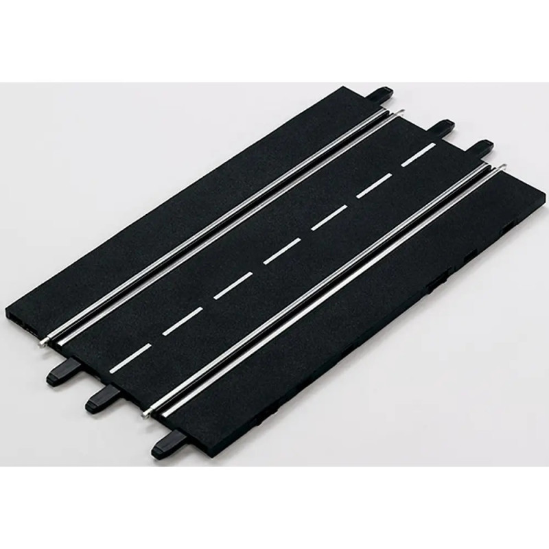 Schwarzes Kunststoff-Autorennbahn-Teil mit weißen Strichen und zwei Metallschienen.