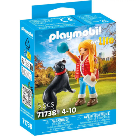 Playmobil-Spielset-Box mit Mädchen und schwarzem Hund beim Ballspiel im Park, geeignet für Kinder von 4-10 Jahren.