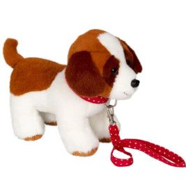 Plüschhund in Braun und Weiß mit rot-weiß gepunkteter Leine und Halsband, nach rechts gewandt.