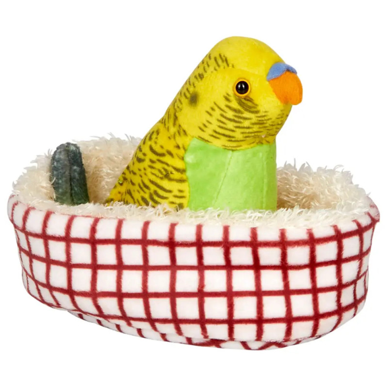 Ein gelber und grüner Plüsch-Wellensittich sitzt in einem kleinen rot-weiß karierten Haustierbett. Ein gelber und grüner Plüsch-Wellensittich sitzt in einem kleinen rot-weiß karierten Haustierbett.