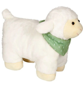 Weißes Plüschlamm mit grünem Halstuch, nach rechts gewandt, auf weißem Hintergrund.