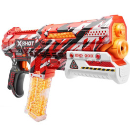 XShot Spielzeug-Blaster in Rot, Weiß und Schwarz mit orangen Details und transparentem Magazin.