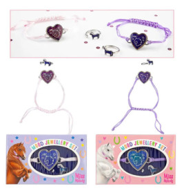 Zwei Schmucksets mit Einhornmotiv, Ringen, Armbändern und Verpackung mit Pferde- und Einhornzeichnungen.