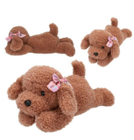 Drei braune Plüschhunde mit rosa Schleifen liegen in verschiedenen Posen auf weißem Hintergrund.