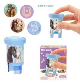 Hand hält einen pferdebezogenen Sticker-Spender mit abgebildeten Pferde-Stickern und Verpackung.