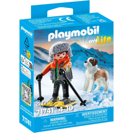 Playmobil-Set: Skifahrer und Hund in verschneiter Berglandschaft. Geeignet für Kinder von 4 bis 10 Jahren.