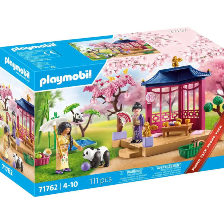 Playmobil-Set mit asiatischem Garten, Kirschblüten, Figuren und einem Panda auf der Verpackung.