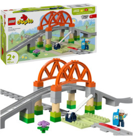 LEGO DUPLO Eisenbahn-Brückenset mit Schienen, zwei Figuren und Zubehör für Kinder ab 2 Jahren.