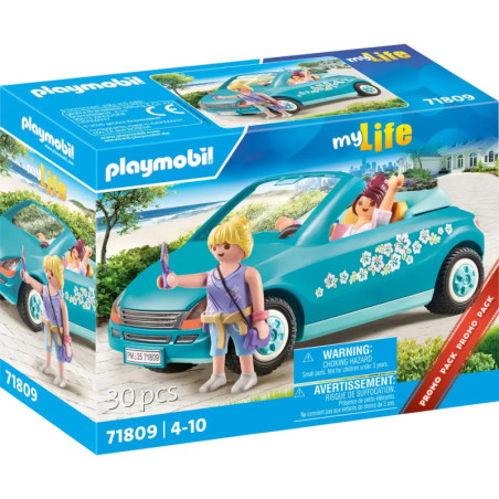 Playmobil My Life Set mit Cabrio, zwei Figuren und Strandmotiv, geeignet für Kinder von 4 bis 10 Jahren.