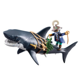 Playmobil-Pirat reitet auf großem Hai, hält Schwert und Bogen Ausrüstung am Hai befestigt.