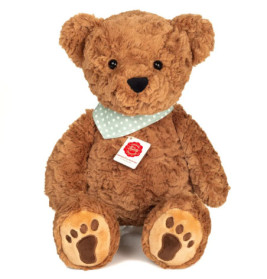 Brauner Plüsch-Teddybär mit grünem Tupfenschal und Pfotenabdrücken an den Füßen, sitzt aufrecht.