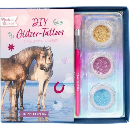 Box mit zwei Pferden, Glitzer-Tattoo-Set, drei Glitzerdosen und rosa Pinsel DIY Glitzer-Tattoos.