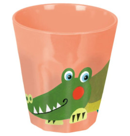 Pfirsichfarbene Tasse mit Cartoon-Krokodil und roter Wange auf der Vorderseite.