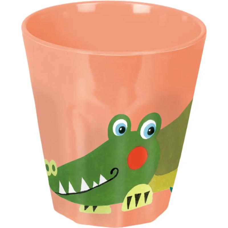Pfirsichfarbene Tasse mit Cartoon-Krokodil und roter Wange auf der Vorderseite.
