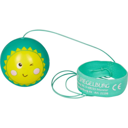 Grünes Armband-Jo-Jo mit zwinkerndem Sonnen-Gesicht und befestigtem türkisfarbenem Band.