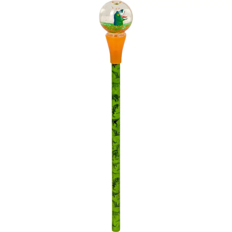 Grüner Dino-Bleistift mit orangem Topper und durchsichtiger Kugel, in der ein Dino steckt.