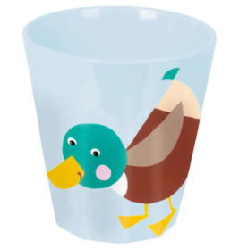 Hellblaue Tasse mit gezeichnetem Entchen: grüner Kopf, gelber Schnabel, brauner Körper.
