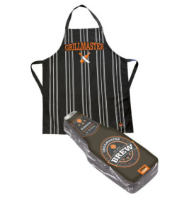 Schwarze Schürze mit GRILLMASTER-Schriftzug und Grillbesteck neben grillflaschenförmigem Set.