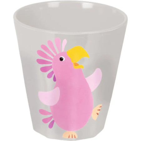 Weiße Tasse mit fröhlichem, pinkem Cartoon-Vogel, gelbem Schnabel und Flügeln.