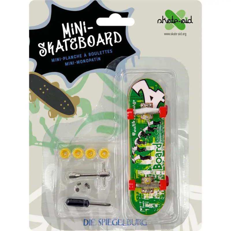 Mini-Skateboard-Set von Skate-Aid mit Werkzeug, Rädern und Deckdesigns in Verpackung.