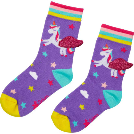 Lila Socken mit gelben Zehen, verziert mit Einhörnern, bunten Sternen, Wolken und pinken Glitzerflügeln.