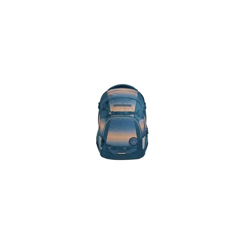 Blau-orange gemusterter Rucksack mit mehreren Fächern vor weißem Hintergrund. Blau-orange gemusterter Rucksack mit mehreren Fächern vor weißem Hintergrund.