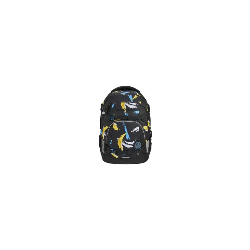 Schwarzer Rucksack mit blauen, weißen und gelben Tropenvogel-Prints vor weißem Hintergrund. Schwarzer Rucksack mit blauen, weißen und gelben Tropenvogel-Prints vor weißem Hintergrund.