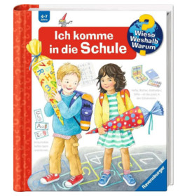 Zwei Kinder mit Schulsachen stehen auf einem Hüpfspiel und halten bunte Tüten zum Schulstart.
