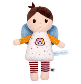 Stoffpuppe mit braunen Haaren, blauen Flügeln, Regenbogenkleid und rot gestreiften Leggings.