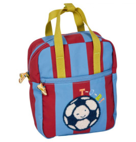Kleiner blau-rot gestreifter Rucksack mit gelben Henkeln und Fußballmotiv auf der Fronttasche.