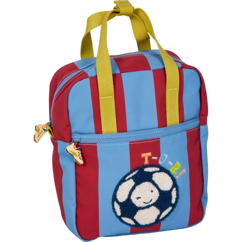 Kleiner blau-rot gestreifter Rucksack mit gelben Henkeln und Fußballmotiv auf der Fronttasche. Kleiner blau-rot gestreifter Rucksack mit gelben Henkeln und Fußballmotiv auf der Fronttasche.