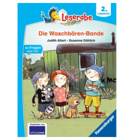 Drei Kinder und ein Hund vor grünem Wohnwagen Buchtitel: Die Waschbären-Bande.