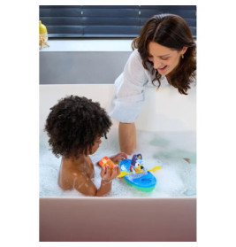 Bluey Kanu. Schau Bluey und Bingo zu, wie Sie über das Wasser Paddeln.