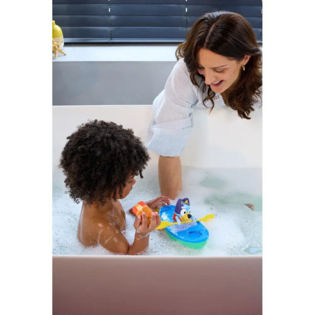 Bluey Kanu. Schau Bluey und Bingo zu, wie Sie über das Wasser Paddeln. Bluey Kanu. Schau Bluey und Bingo zu, wie Sie über das Wasser Paddeln.