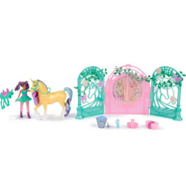 UCA Small Doll Ava & Leaf Stall Spielset