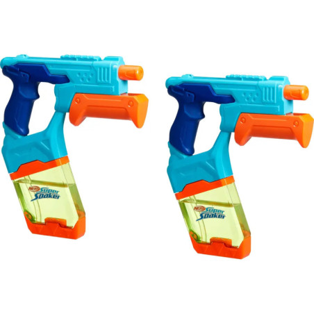 Zwei bunte Nerf Super Soaker Wasserpistolen in Blau, Orange und Türkis mit transparenten gelben Tanks.