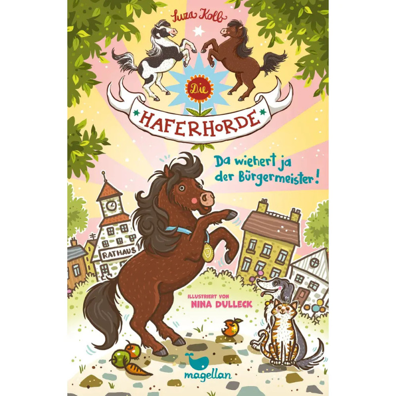 Ein fröhliches Pony tollt mit Katze und Vögeln auf dem Dorfplatz vor Comic-Gebäuden.