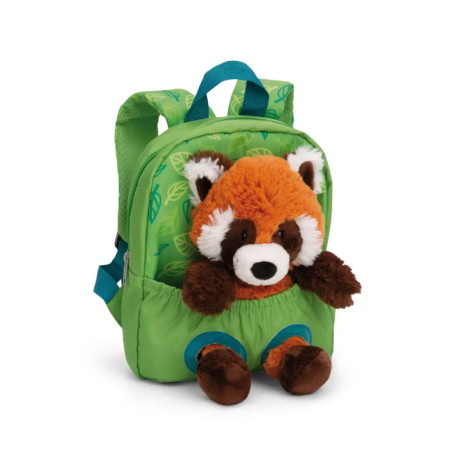 Grüner Rucksack mit blauen Trägern und einem Plüschroten Panda in der Fronttasche vor weißem Hintergrund.