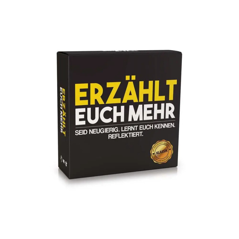 Schwarze Spielebox mit gelber und weißer Aufschrift: ERZÄHLT EUCH MEHR auf der Vorderseite. Schwarze Spielebox mit gelber und weißer Aufschrift: ERZÄHLT EUCH MEHR auf der Vorderseite.