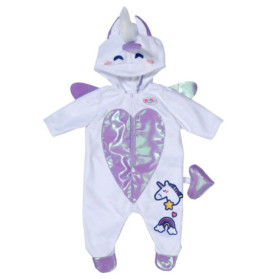 Weiß-lila Baby-Einhorn-Overall mit Kapuze, glänzendem Herz und Einhornmotiv am Bein.