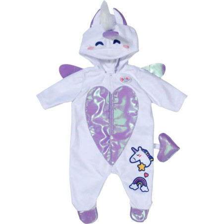 Weiß-lila Baby-Einhorn-Overall mit Kapuze, glänzendem Herz und Einhornmotiv am Bein.