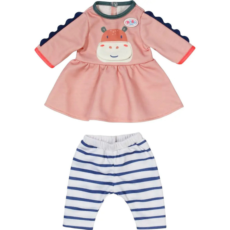 Pinkes Kleid mit Hippo-Gesicht und blau-weiß gestreifte Hose, Kinderkleidung flach ausgelegt. Pinkes Kleid mit Hippo-Gesicht und blau-weiß gestreifte Hose, Kinderkleidung flach ausgelegt.