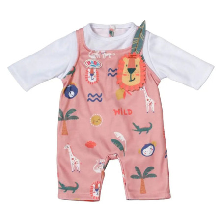 Rosa Babystrampler mit Tiermotiven, weißes Langarmshirt und Löwengesicht-Deko an der Schulter.