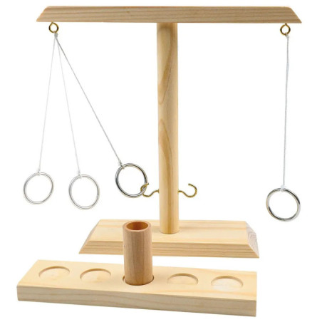 Holz-Ringwurfspiel mit Metallringen an Schnüren, Sockel mit Becher und Rillen.