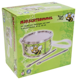 Grüne Box mit Spielzeugtrommel, Drumsticks und Cartoon-Biene mit Aufschrift Marsch Trommel.
